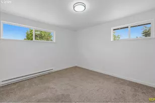 405 Washington St, Silverton, OR 97381 - Photo 16