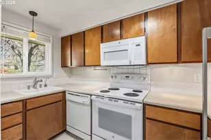 1488 Fetters Loop, Eugene, OR 97402 - Photo 10