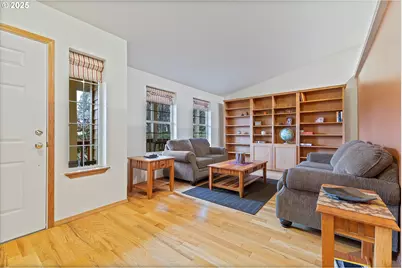 621 SE 11th Cir, Troutdale, OR 97060 - Photo 2