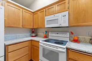 621 SE 11th Cir, Troutdale, OR 97060 - Photo 10