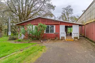 10425 Edmunson Dr SE, Salem, OR 97317 - Photo 4