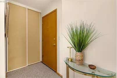 2393 SW Park Pl #302, Portland, OR 97205 - Photo 10