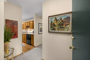 2393 SW Park Pl, Portland, OR 97205 - Photo 8