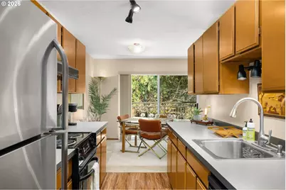 2393 SW Park Pl #302, Portland, OR 97205 - Photo 12