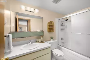 2393 SW Park Pl, Portland, OR 97205 - Photo 28