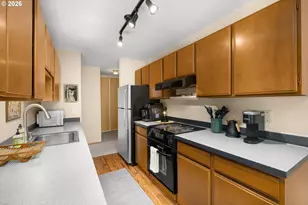 2393 SW Park Pl, Portland, OR 97205 - Photo 14