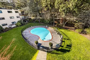 2393 SW Park Pl, Portland, OR 97205 - Photo 32