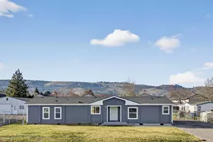 208 16th St, La Grande, OR 97850 - Photo 2