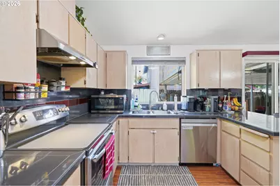 7417 SE Sherrett St, Portland, OR 97206 - Photo 12