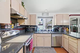 7417 SE Sherrett St, Portland, OR 97206 - Photo 12