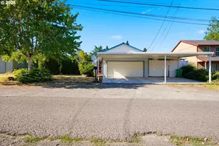 7417 SE Sherrett St, Portland, OR 97206 - Photo 2