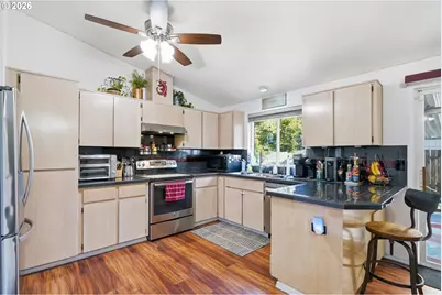 7417 SE Sherrett St, Portland, OR 97206 - Photo 10