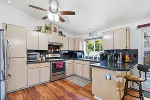 7417 SE Sherrett St, Portland, OR 97206 - Photo 10