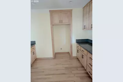 2004 SE Ash St, Portland, OR 97214 - Photo 8