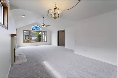 15638 NE Russell Pl, Portland, OR 97230 - Photo 8