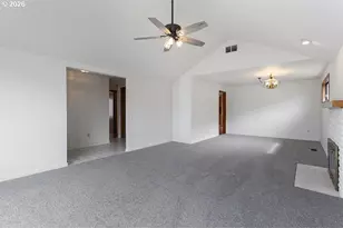 15638 NE Russell Pl, Portland, OR 97230 - Photo 4