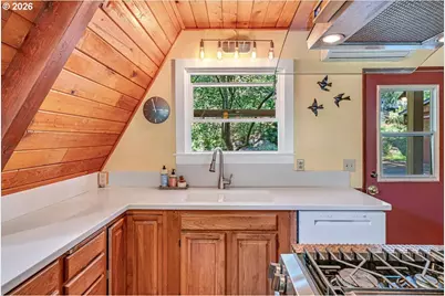 252 Rock St, Silverton, OR 97381 - Photo 8