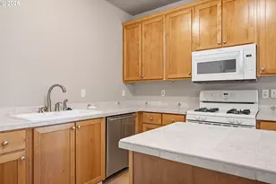 403 NE Suttle Rd, Portland, OR 97211 - Photo 12