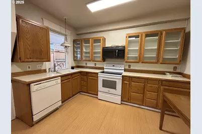 503 SE Chadwick St, Roseburg, OR 97470 - Photo 8