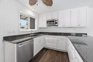 2800 Dahlia Ln, Eugene, OR 97404 - Photo 10