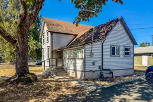 641 W Ballf St, Roseburg, OR 97471 - Photo 2