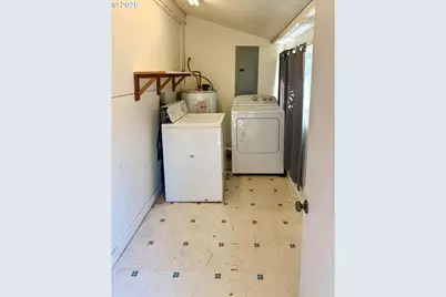 641 W Ballf St, Roseburg, OR 97471 - Photo 8