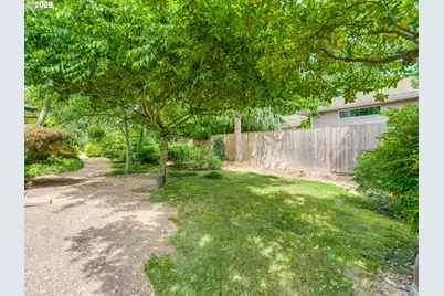 2221 NW Doral St, McMinnville, OR 97128 - Photo 38