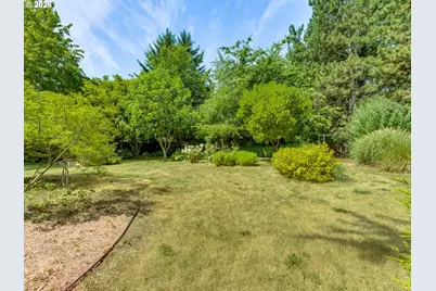 2221 NW Doral St, McMinnville, OR 97128 - Photo 40