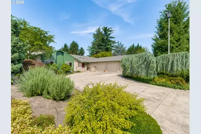 2221 NW Doral St, McMinnville, OR 97128 - Photo 2