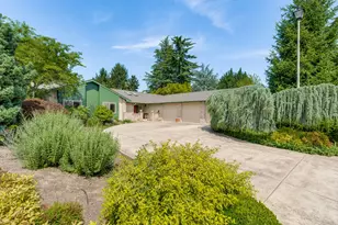 2221 NW Doral St, McMinnville, OR 97128 - Photo 2