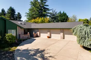 2221 NW Doral St, McMinnville, OR 97128 - Photo 4