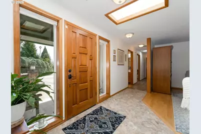 2221 NW Doral St, McMinnville, OR 97128 - Photo 6