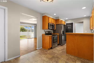 757 NE Clover Ave, Roseburg, OR 97470 - Photo 6