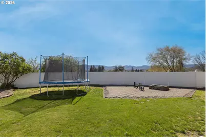 757 NE Clover Ave, Roseburg, OR 97470 - Photo 24