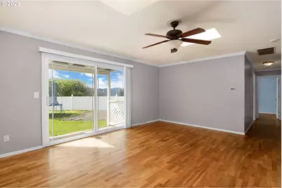 757 NE Clover Ave, Roseburg, OR 97470 - Photo 4