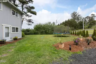 1051 NW Art St, Seal Rock, OR 97376 - Photo 4