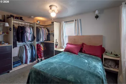 370 S 38th St, Springfield, OR 97478 - Photo 14