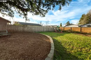 370 S 38th St, Springfield, OR 97478 - Photo 24