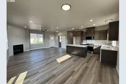 126 Coles Valley St, Sutherlin, OR 97479 - Photo 6