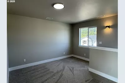 126 Coles Valley St, Sutherlin, OR 97479 - Photo 24