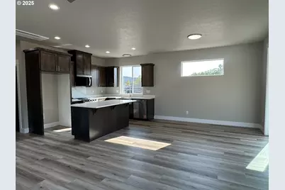 126 Coles Valley St, Sutherlin, OR 97479 - Photo 4