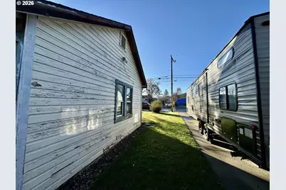 506 W Clark St, Medford, OR 97501 - Photo 34