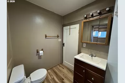 506 W Clark St, Medford, OR 97501 - Photo 22