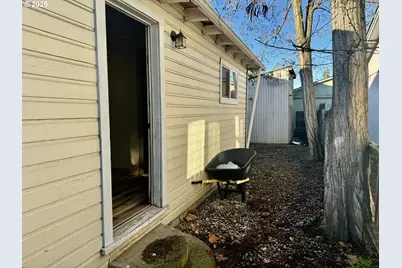 506 W Clark St, Medford, OR 97501 - Photo 36