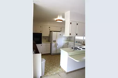 711 SW Rogue River Ave, Grants Pass, OR 97526 - Photo 18