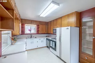 240 S 7th St, Lebanon, OR 97355 - Photo 18