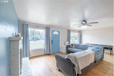 240 S 7th St, Lebanon, OR 97355 - Photo 4