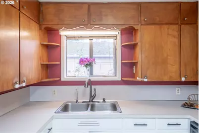 240 S 7th St, Lebanon, OR 97355 - Photo 14