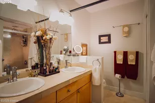 133 NW 18th Ave, Portland, OR 97209 - Photo 26