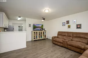929 E 4th Ave, Riddle, OR 97469 - Photo 2